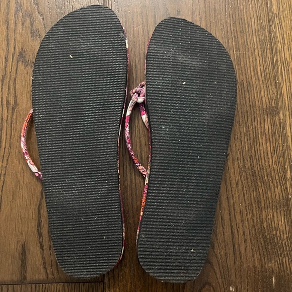 Liberty of London x Target Flip Flops - Picture 3 of 5